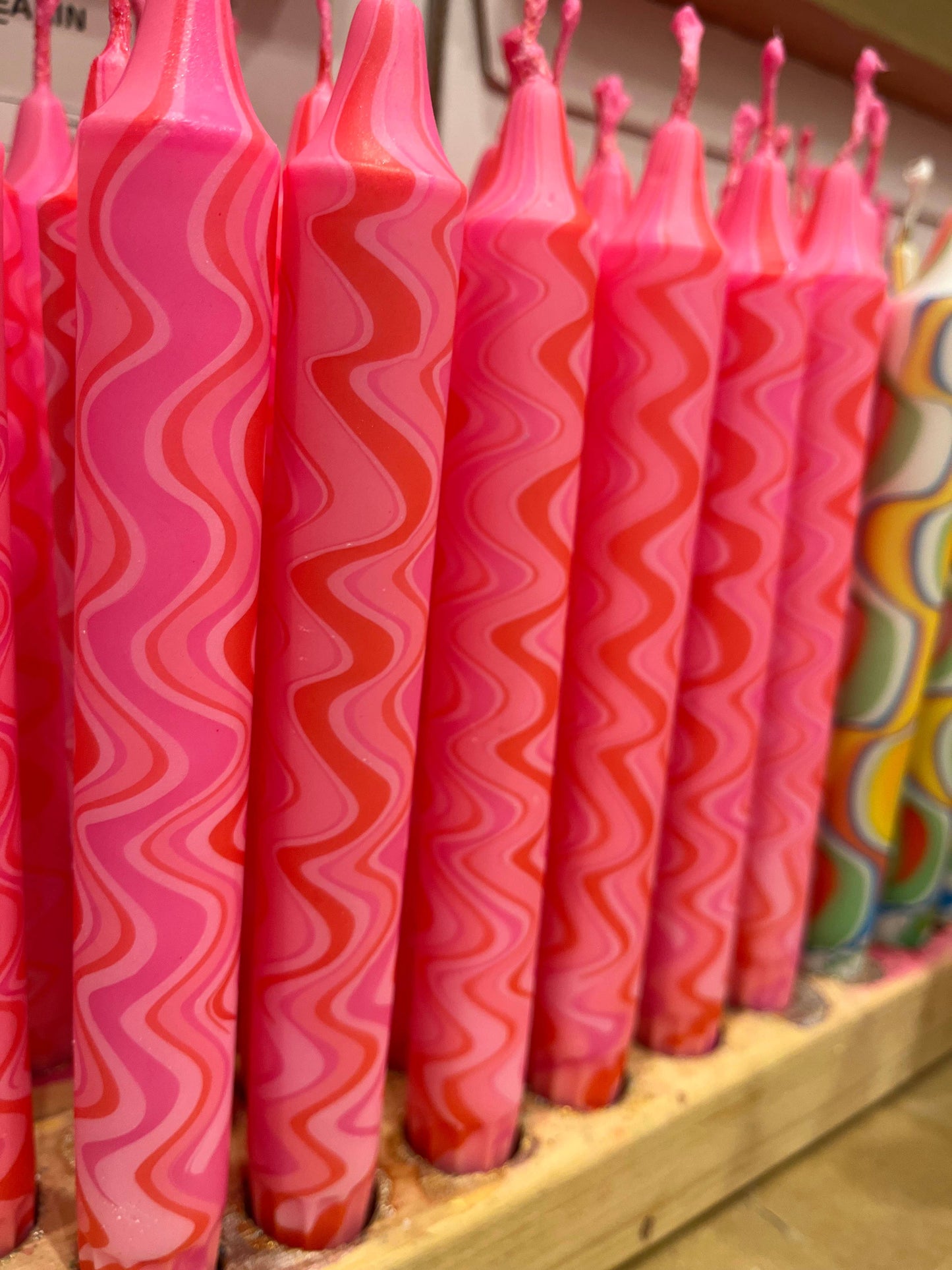 Magenta Marble Taper zigzag candle